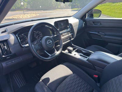 2023 Nissan Pathfinder SV