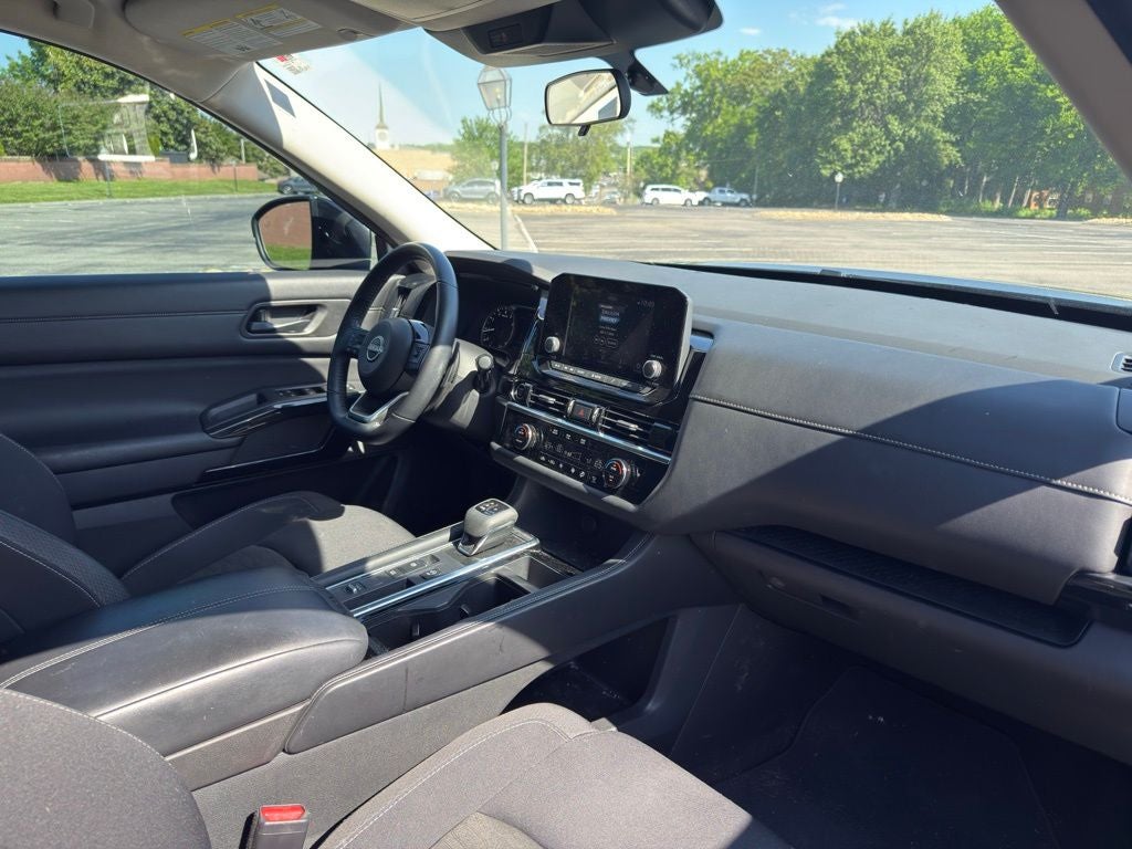 2023 Nissan Pathfinder SV