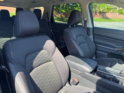 2023 Nissan Pathfinder SV