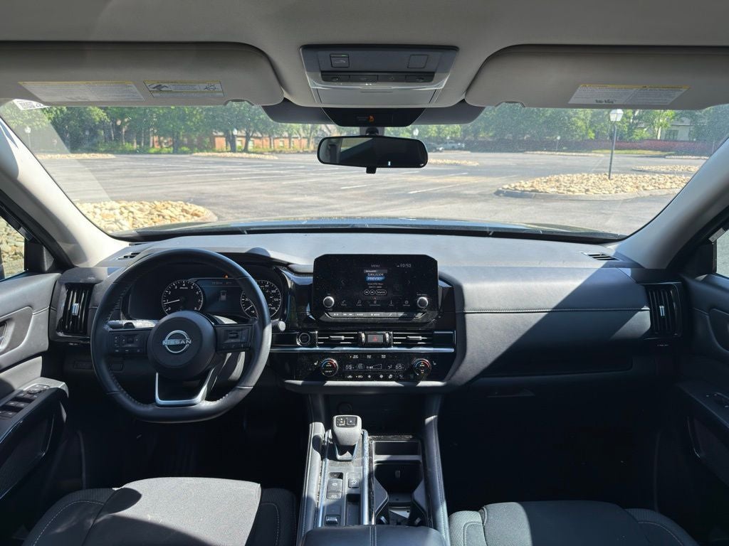 2023 Nissan Pathfinder SV