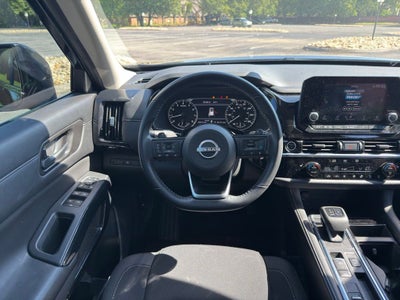 2023 Nissan Pathfinder SV