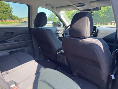 2023 Nissan Pathfinder SV