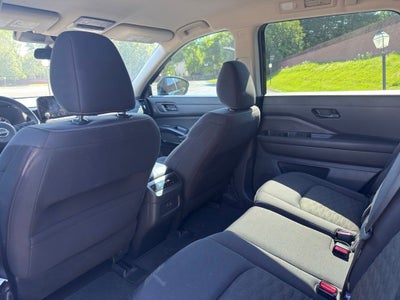 2023 Nissan Pathfinder SV