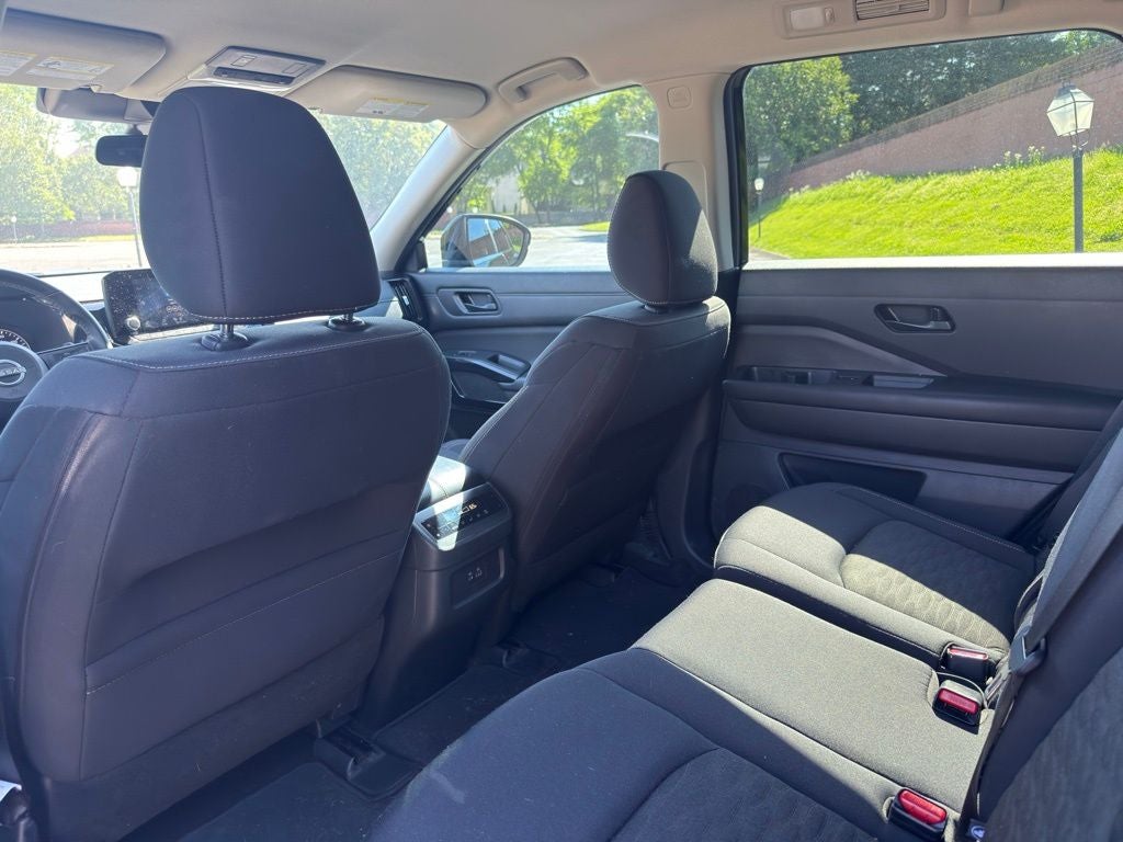 2023 Nissan Pathfinder SV