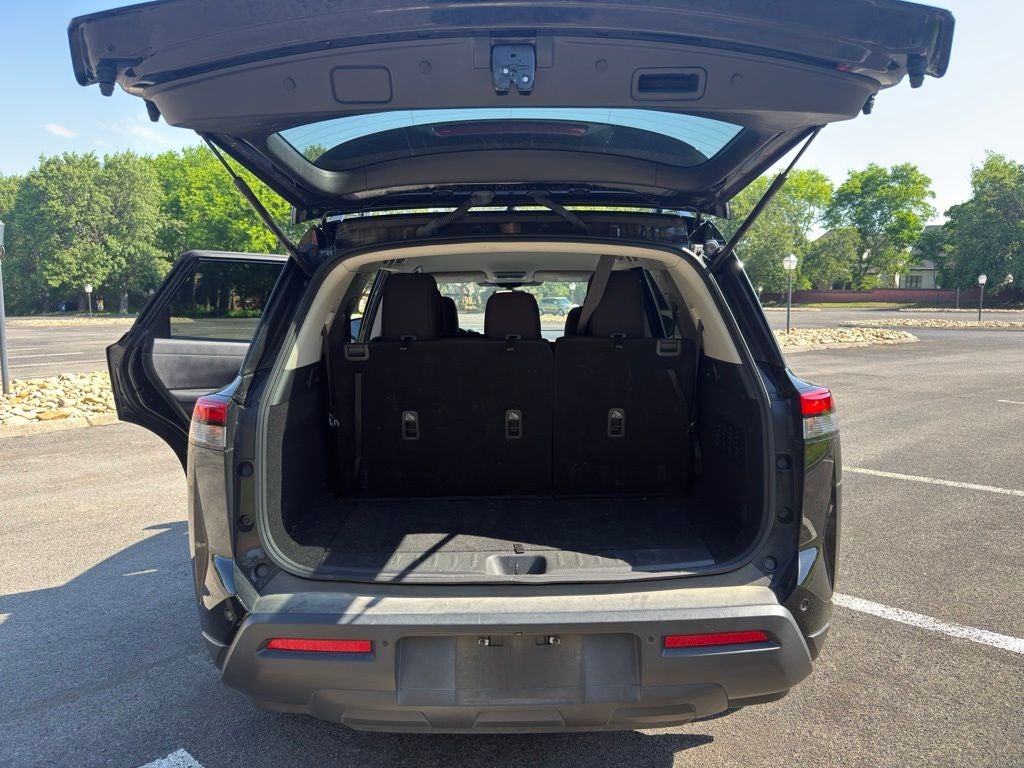 2023 Nissan Pathfinder SV