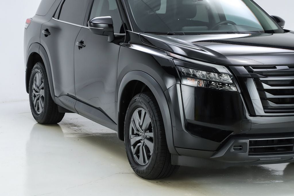 2023 Nissan Pathfinder SV