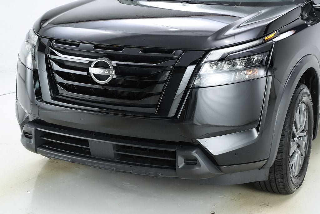 2023 Nissan Pathfinder SV