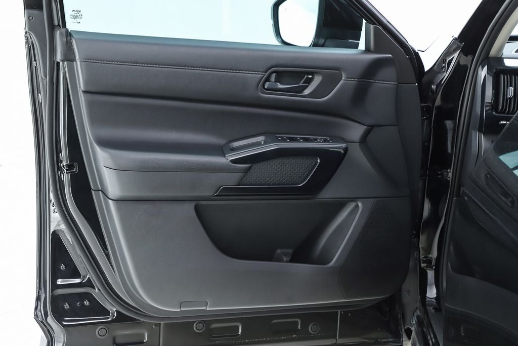 2023 Nissan Pathfinder SV