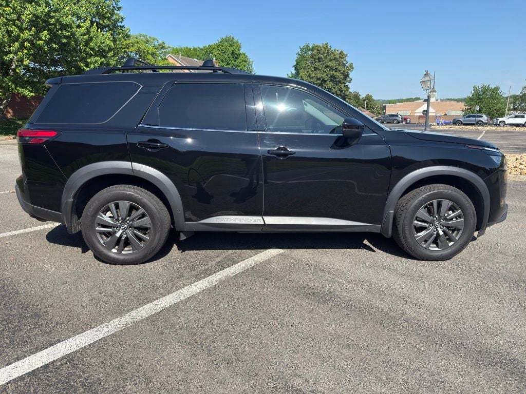 2023 Nissan Pathfinder SV