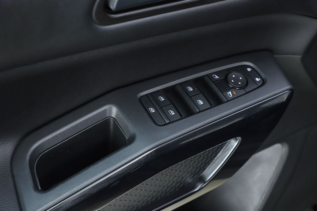 2023 Nissan Pathfinder SV