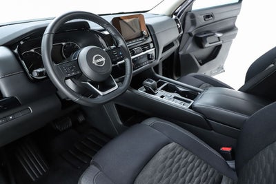 2023 Nissan Pathfinder SV