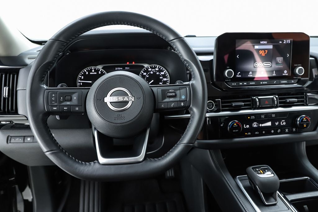 2023 Nissan Pathfinder SV