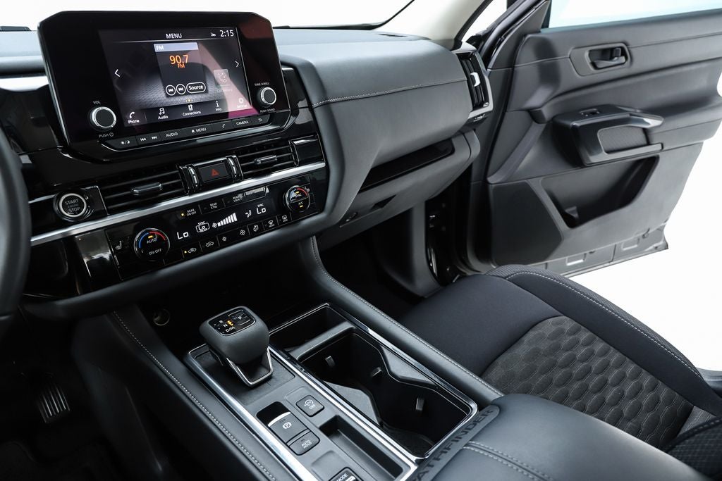 2023 Nissan Pathfinder SV