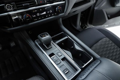 2023 Nissan Pathfinder SV