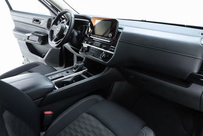 2023 Nissan Pathfinder SV