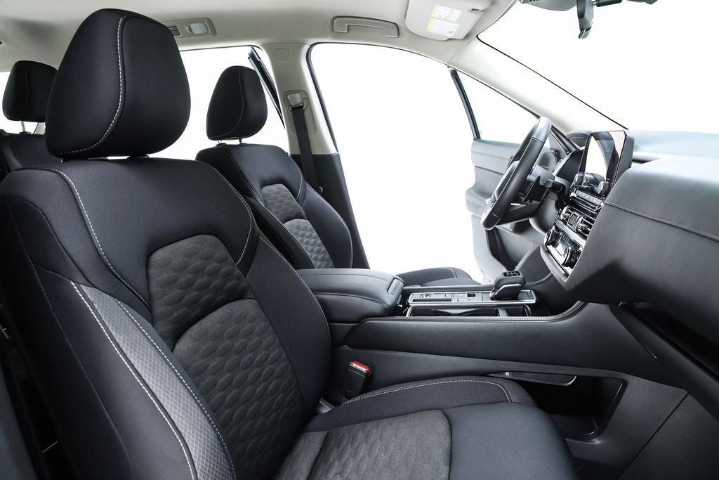 2023 Nissan Pathfinder SV