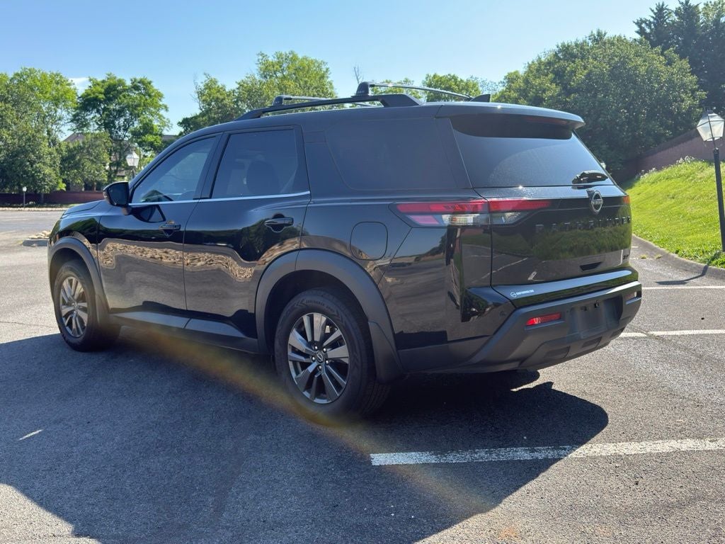 2023 Nissan Pathfinder SV