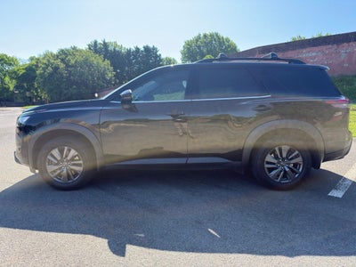 2023 Nissan Pathfinder SV