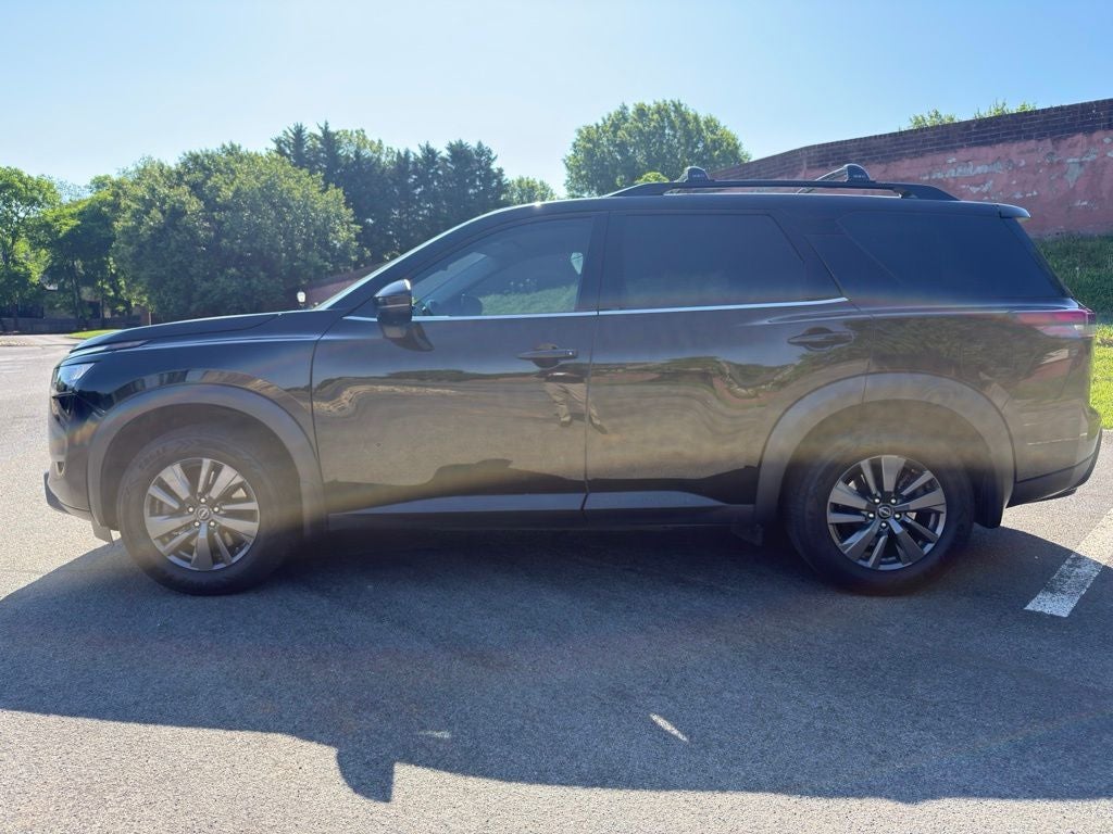 2023 Nissan Pathfinder SV