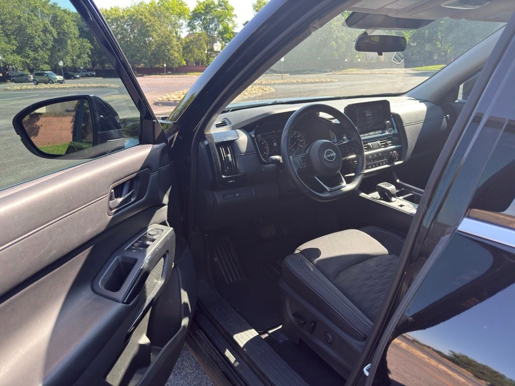 2023 Nissan Pathfinder SV