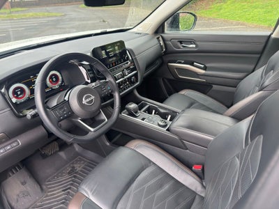 2024 Nissan Pathfinder Platinum