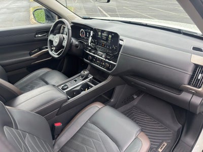 2024 Nissan Pathfinder Platinum