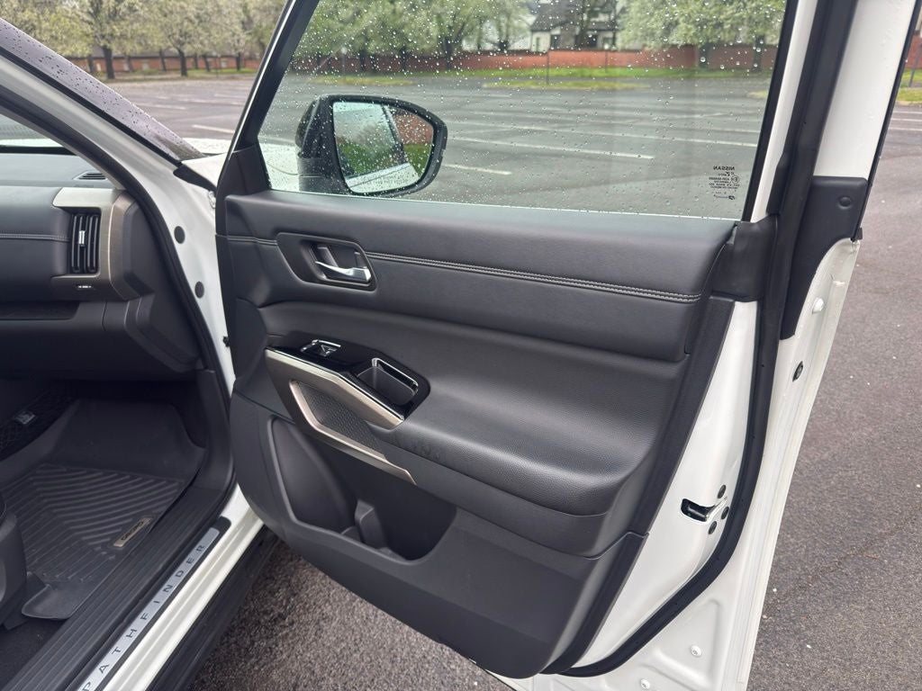 2024 Nissan Pathfinder Platinum