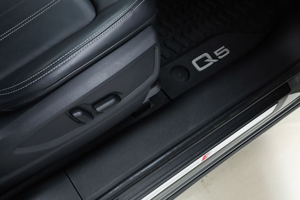 2023 Audi Q5 45 S line Premium quattro