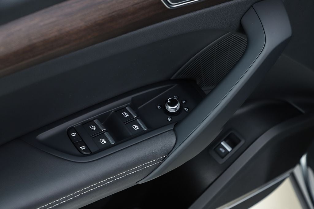 2023 Audi Q5 45 S line Premium quattro