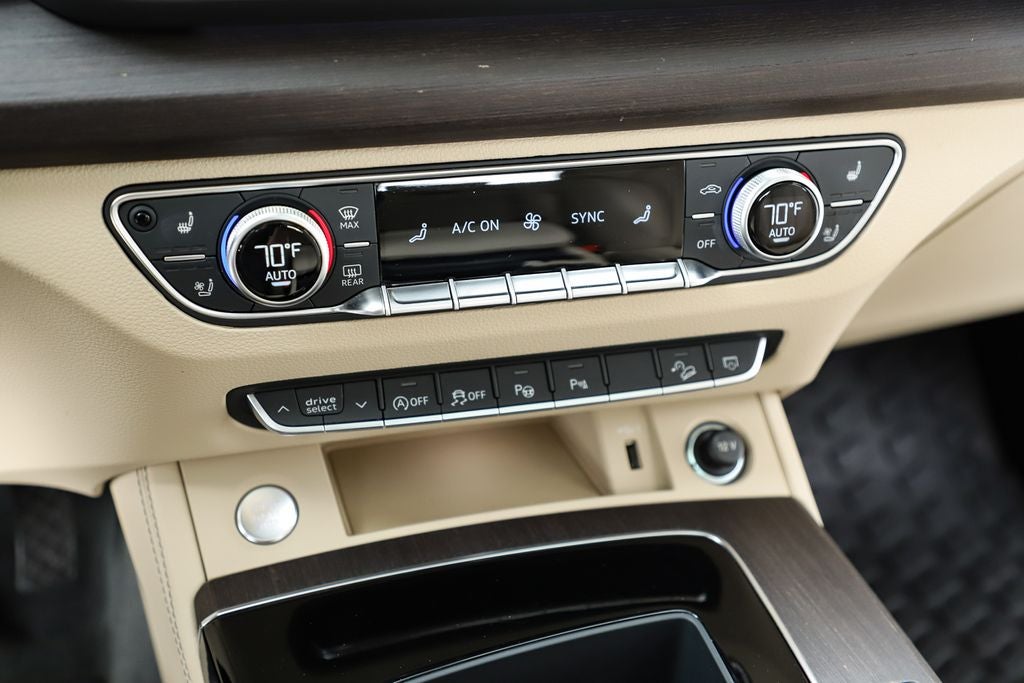 2023 Audi Q5 45 S line Prestige quattro