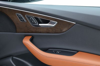 2025 Audi Q8 55 Prestige quattro