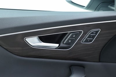 2023 Audi Q8 55 Prestige quattro