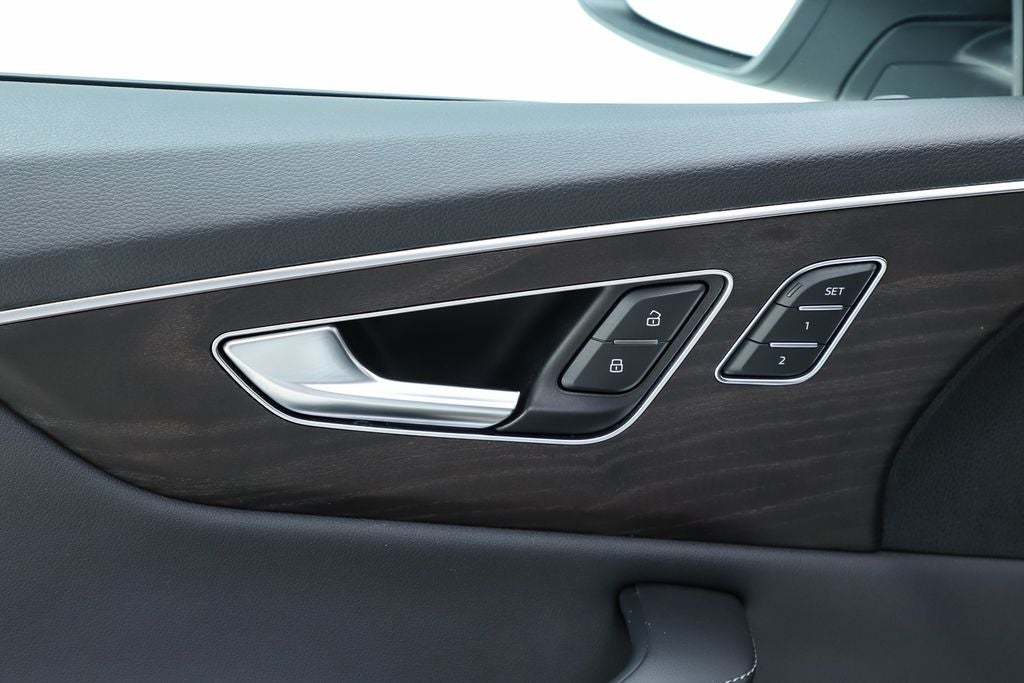 2023 Audi Q8 55 Prestige quattro