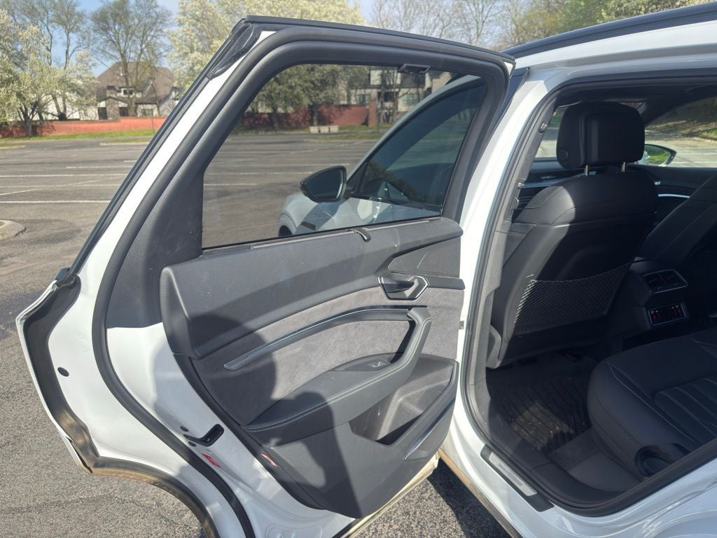 2023 Audi e-tron Prestige quattro