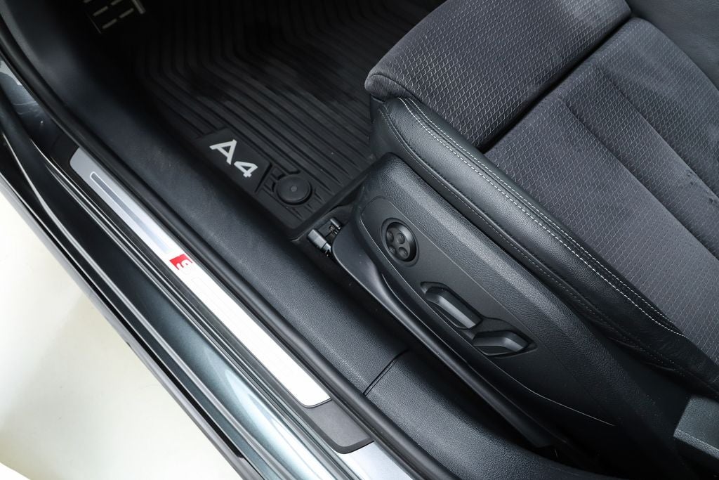 2023 Audi A4 45 S line Premium Plus quattro
