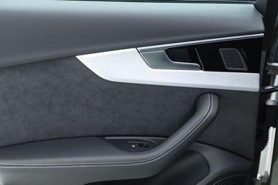 2023 Audi A4 45 S line Prestige quattro