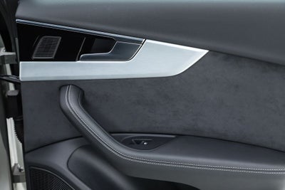 2023 Audi A4 45 S line Prestige quattro