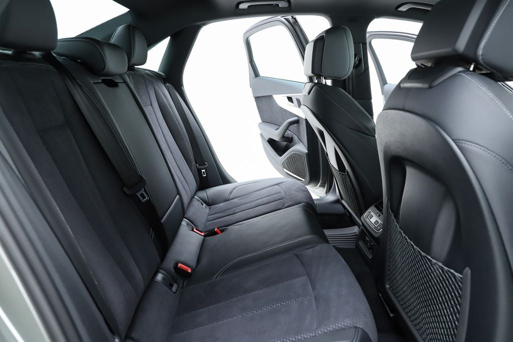 2023 Audi A4 45 S line Prestige quattro