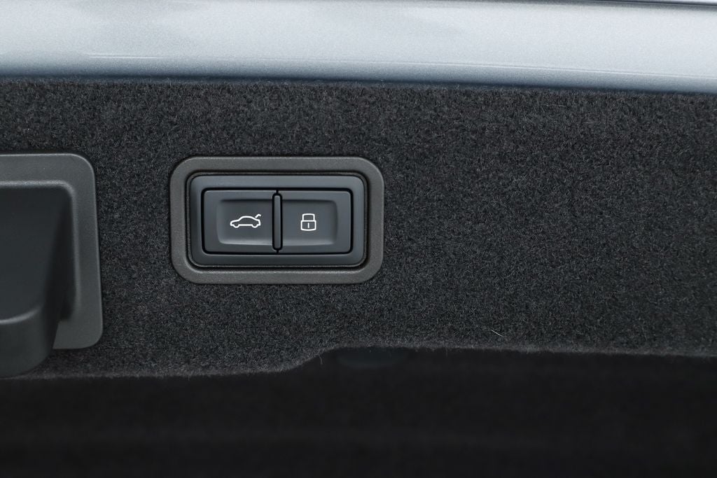 2025 Audi S8 4.0T quattro