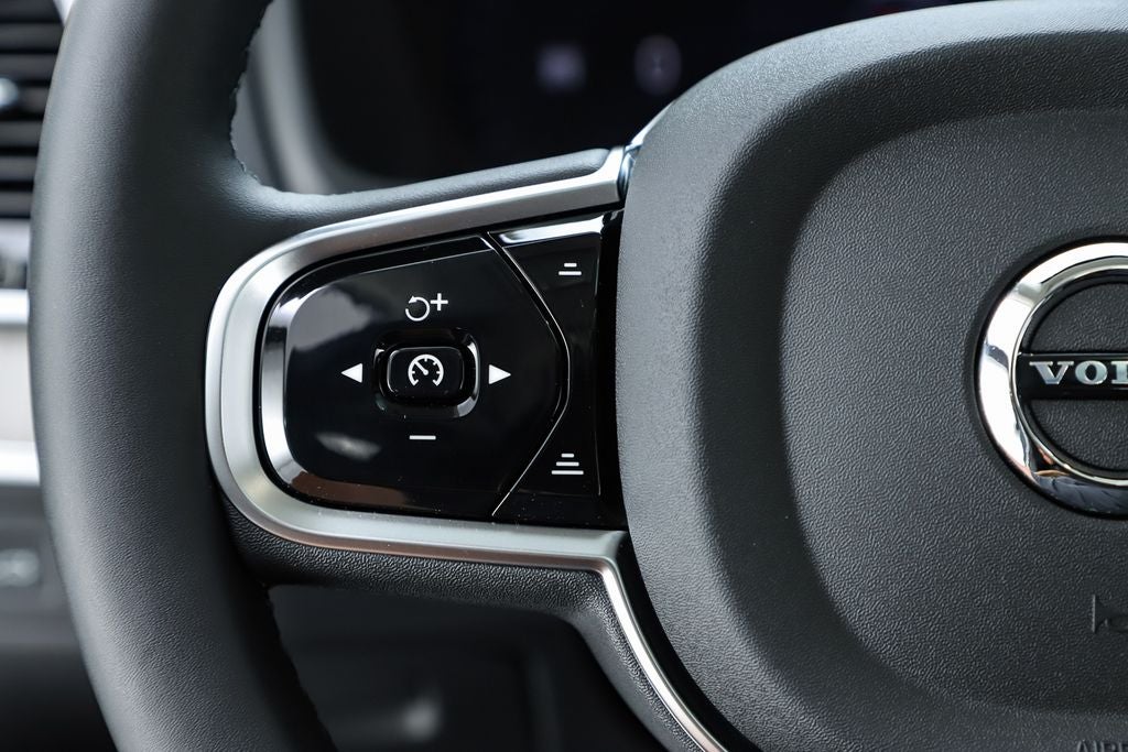 2025 Volvo XC90 B6 Ultra