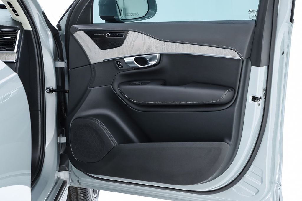 2025 Volvo XC90 B6 Ultra