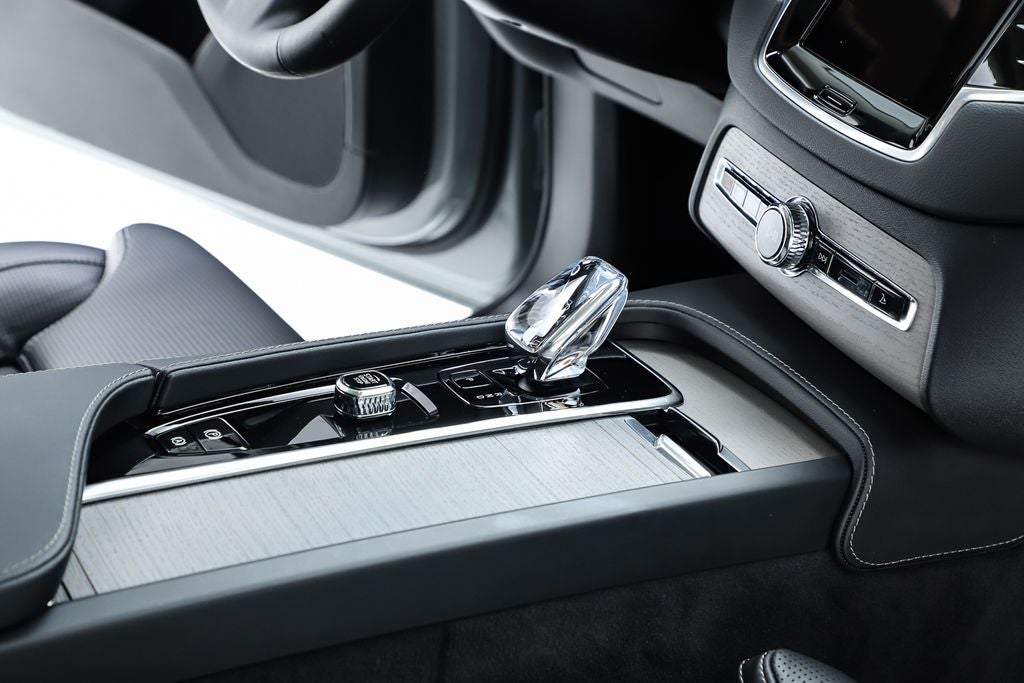 2025 Volvo XC90 B6 Ultra