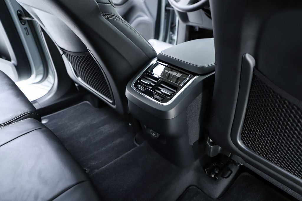 2025 Volvo XC90 B6 Ultra
