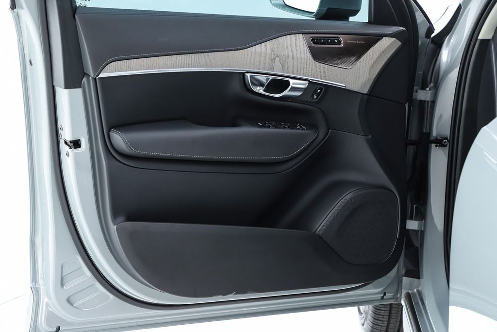 2025 Volvo XC90 B6 Ultra