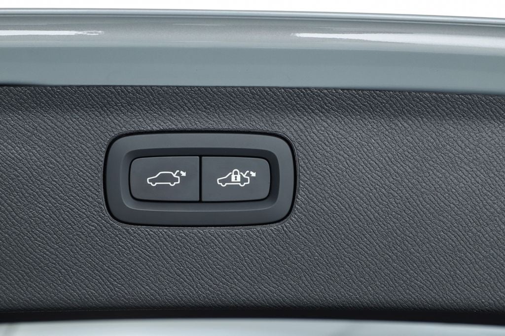 2025 Volvo XC90 B6 Ultra