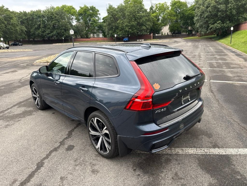 2024 Volvo XC60 B5 Ultimate Dark Theme