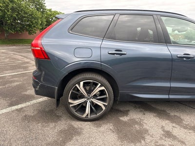 2024 Volvo XC60 B5 Ultimate Dark Theme