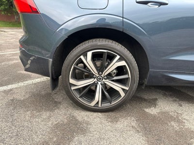 2024 Volvo XC60 B5 Ultimate Dark Theme