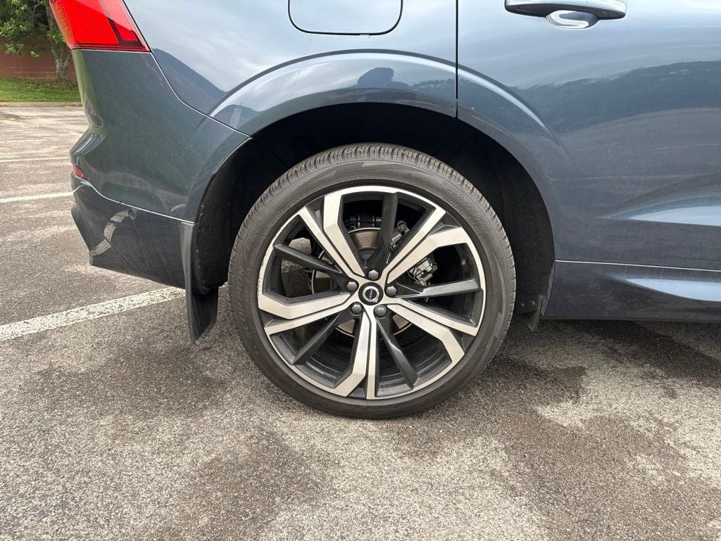 2024 Volvo XC60 B5 Ultimate Dark Theme