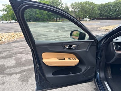 2024 Volvo XC60 B5 Ultimate Dark Theme
